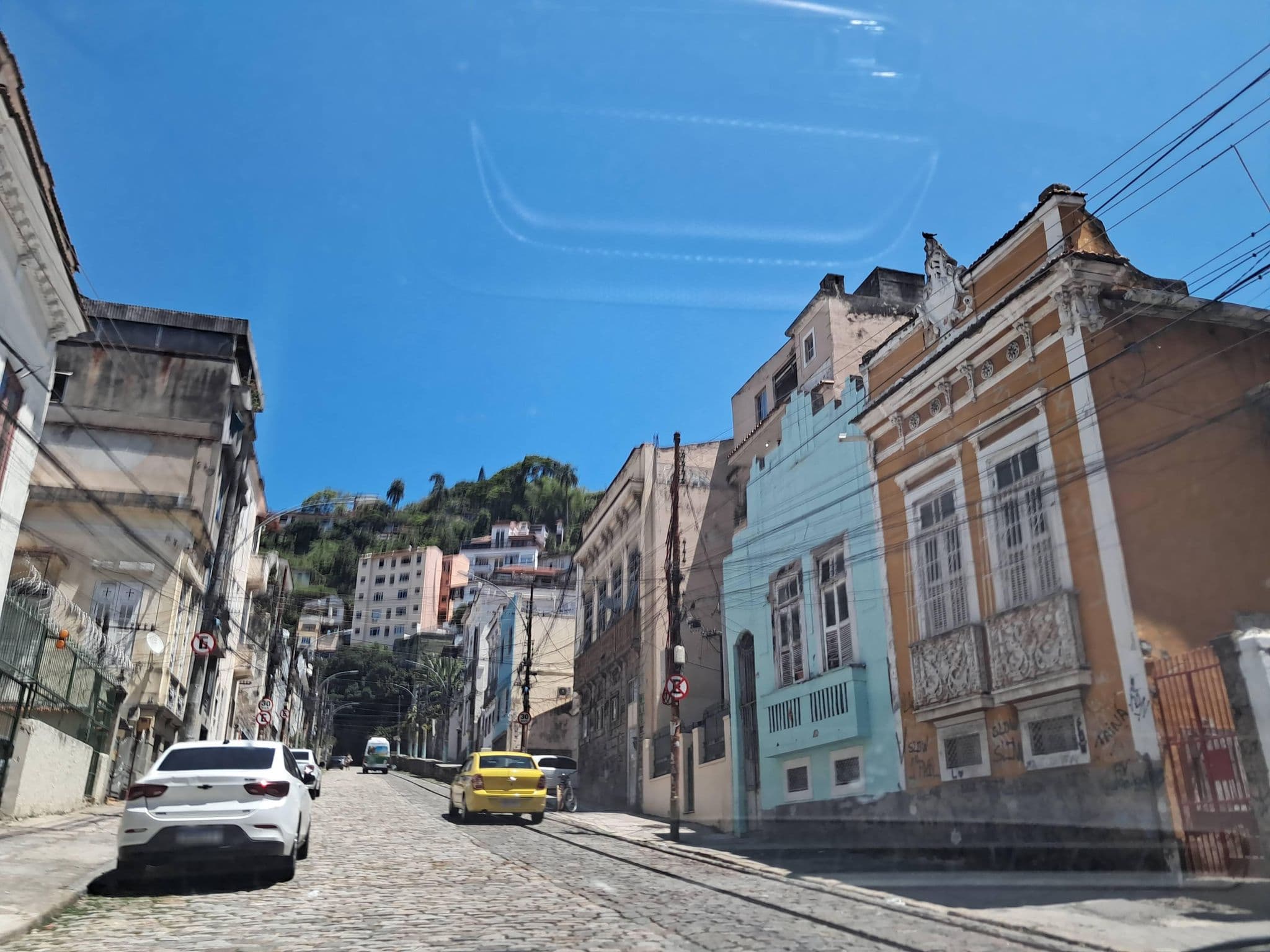 Street view near Books Hostel, Santa Teresa — © enzostana (CC BY-SA · Mapillary)