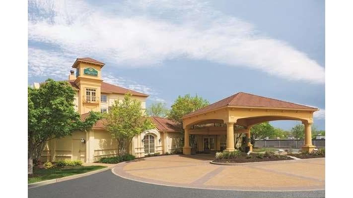La Quinta Inn & Suites by Wyndham St. Louis Westport, Hotel in Maryland Heights