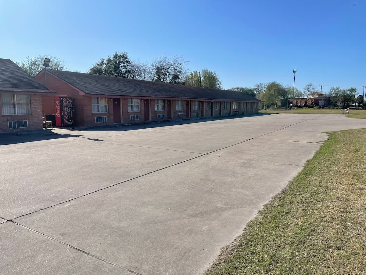 Lakeside inn & suites by OYO Mathis I 37, Motel in Mathis