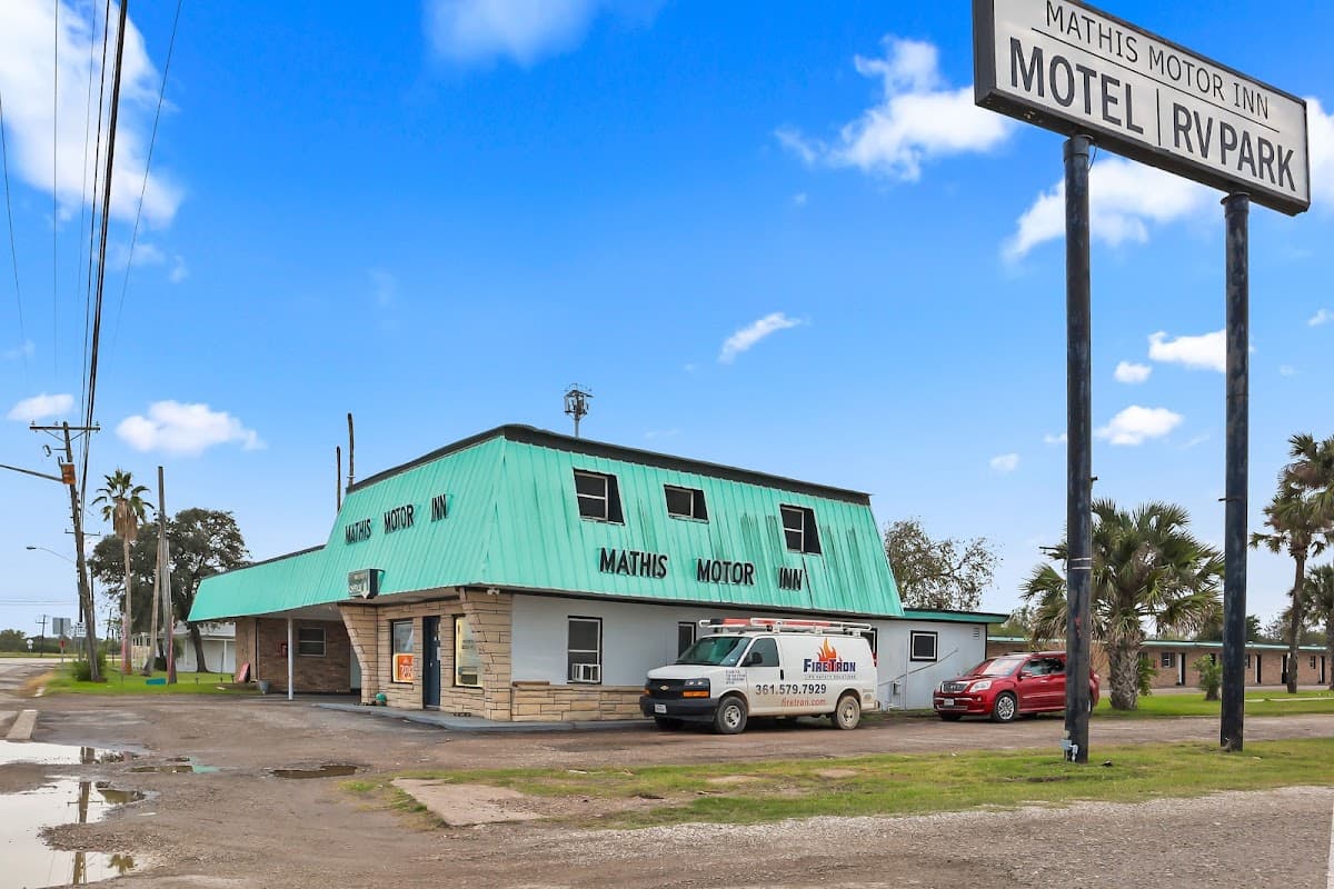 Mathis Motor Inn & RV Park, Caravan Park in Mathis