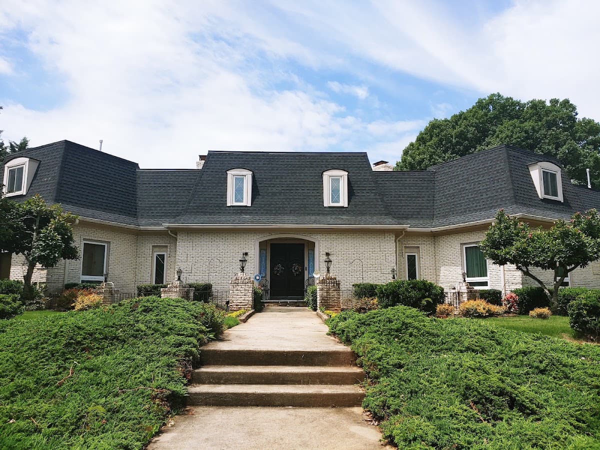 Matthews Manor Bed & Breakfast, Hotel in Matthews