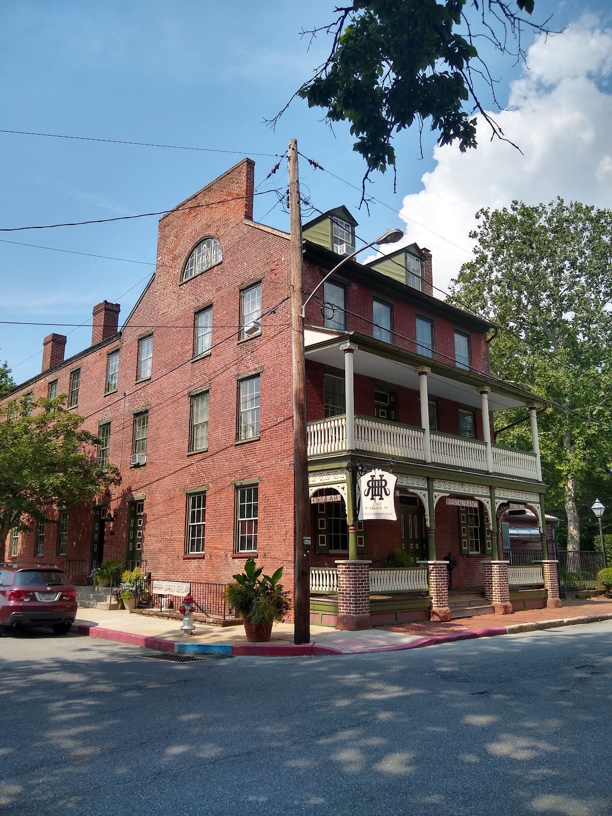 The Railroad House Inn, Hotel in Maytown