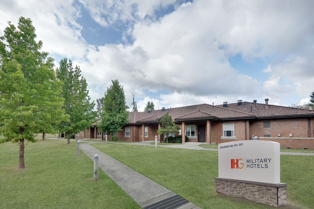 IHG Army Hotels Buildings 600 Series, Hotel in McChord Air Force Base
