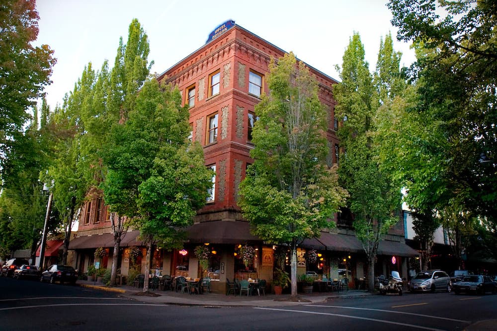 McMenamins Hotel Oregon, Hotel in McMinnville