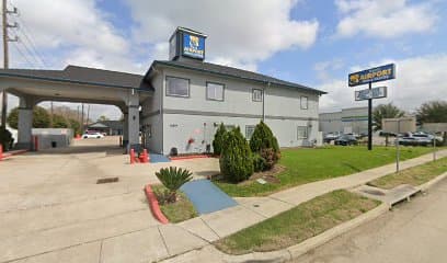 West Airport Inn Suites, Motel in Meadows Place