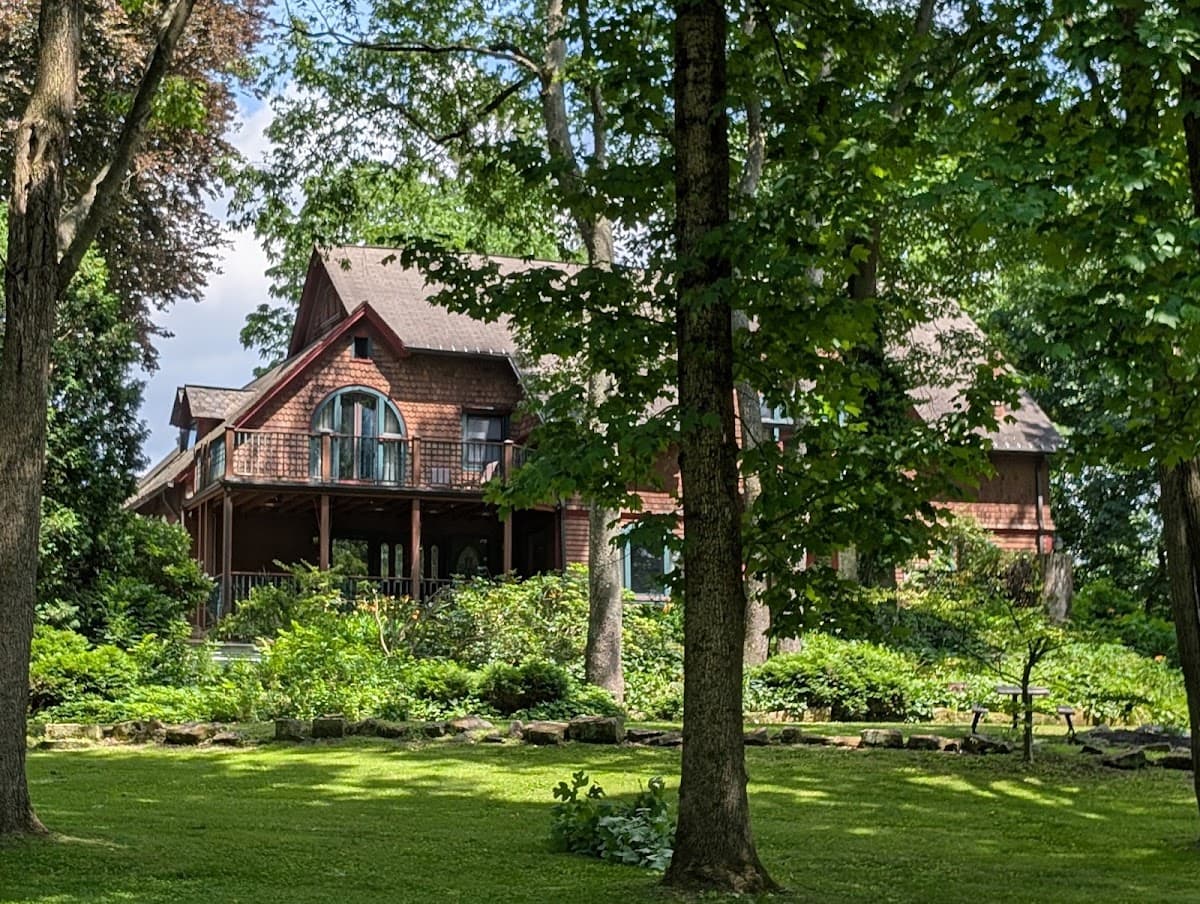 The Carriage House Inn Meadville, Bed & Breakfast in Meadville