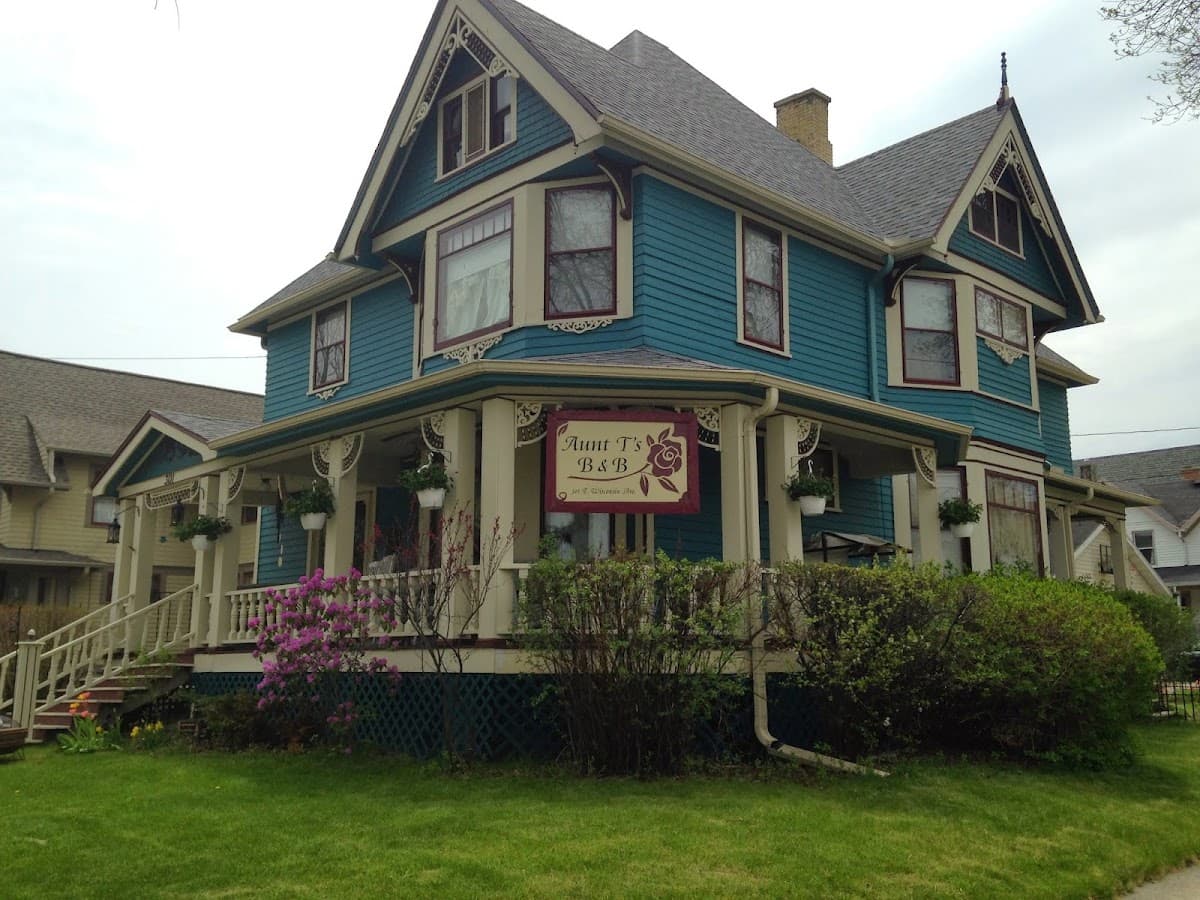 Aunt T's Bed & Breakfast, Bed & Breakfast in Neenah