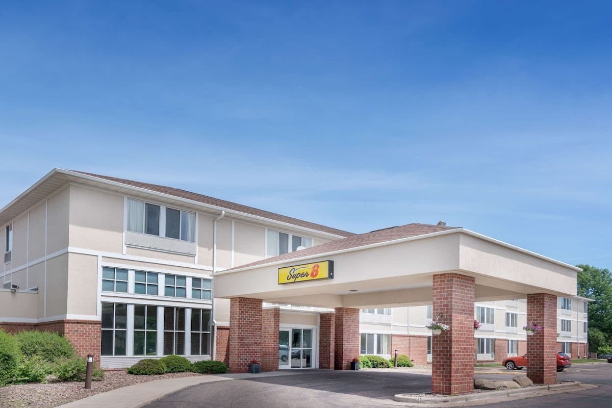 Super 8 by Wyndham Menomonie WI, Hotel in Menomonie
