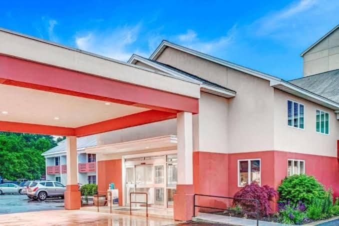 Days Hotel by Wyndham Methuen MA Conference Center - Queen Room - Non-Smoking, Hotel in Methuen