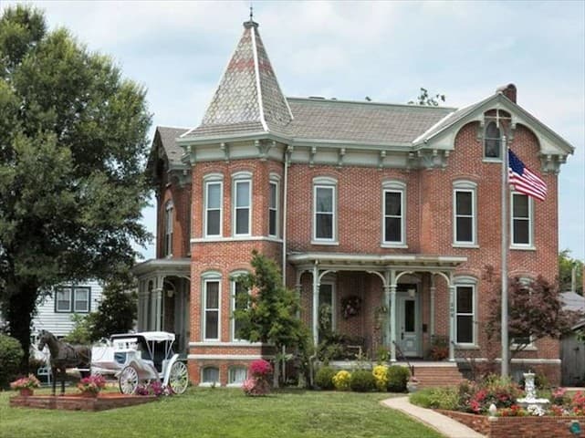 Riverview Mansion, Hotel in Metropolis