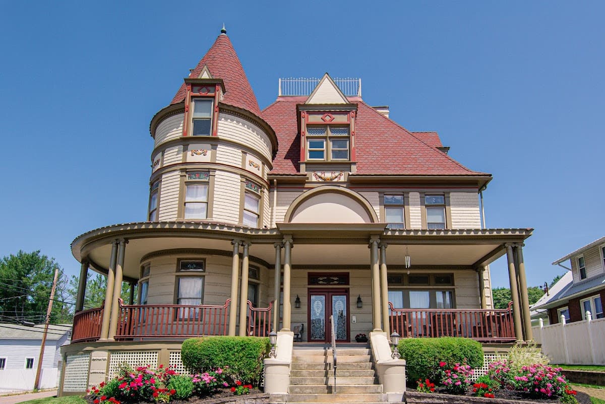 Levi Deal Mansion Bed & Breakfast, Bed & Breakfast in Meyersdale
