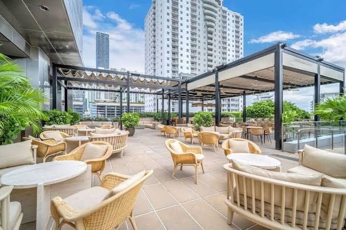 Luxury 2 Bed 2 Bath suite in the Four season Hotel, Hotel in Miami