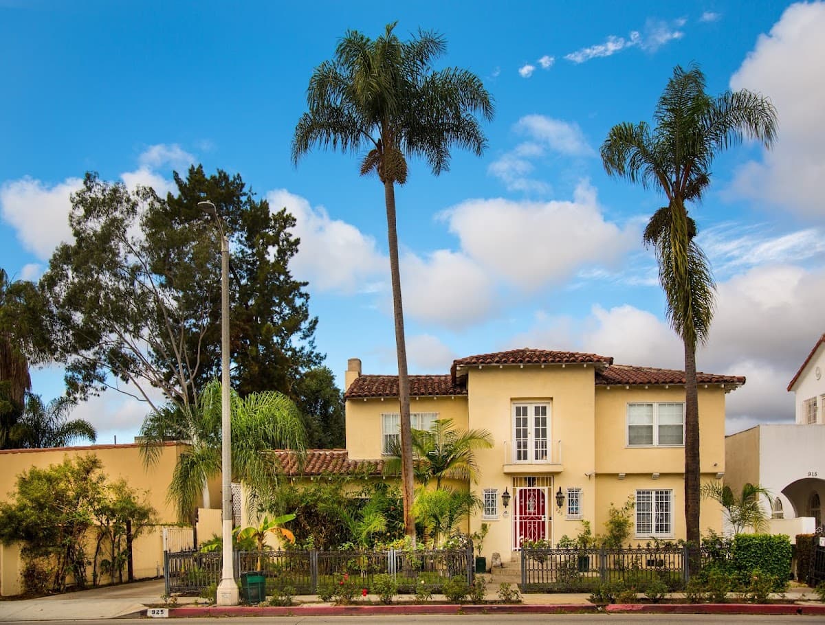 Cinema Suites Bed and Breakfast, Hotel in Mid-City