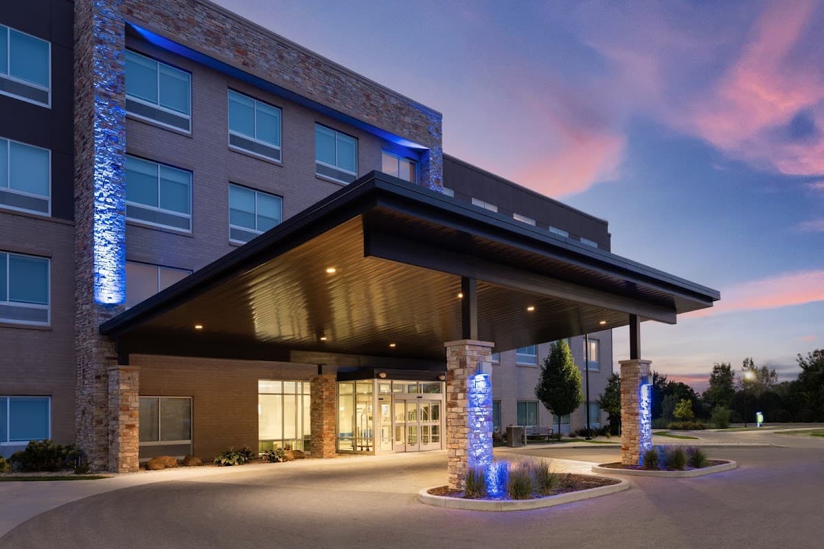 Holiday Inn Express & Suites Madison West - Middleton by IHG, Hotel in Middleton