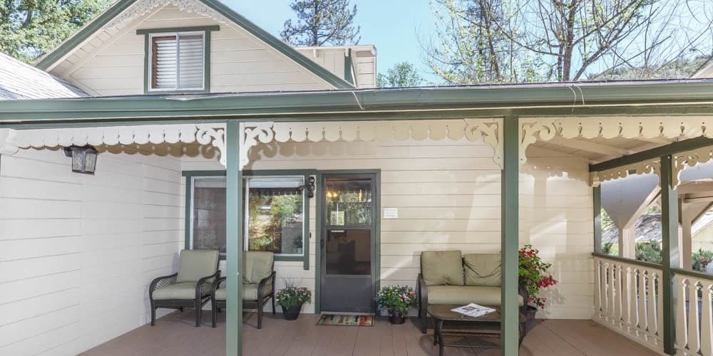 Highland House Yosemite Vacation Rental, Bed & Breakfast in Midpines