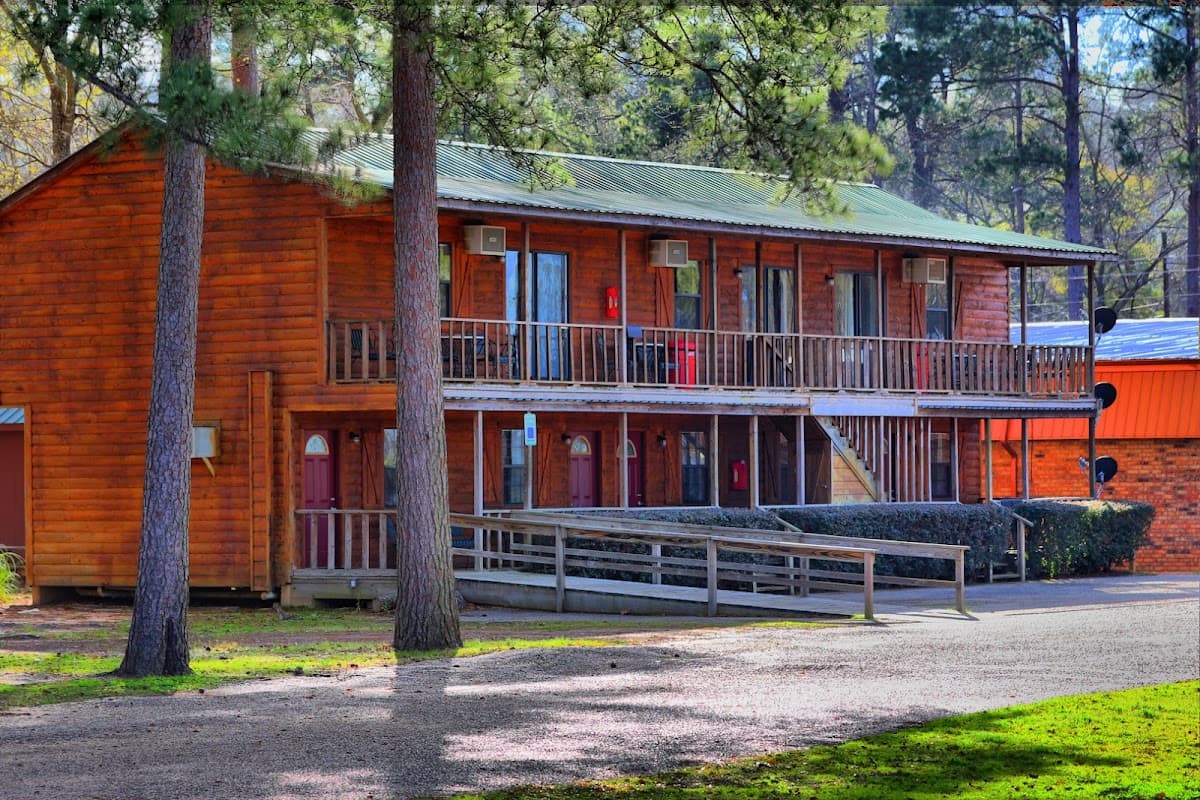 Sandals & Spurs Resorts, Caravan Park in Milam