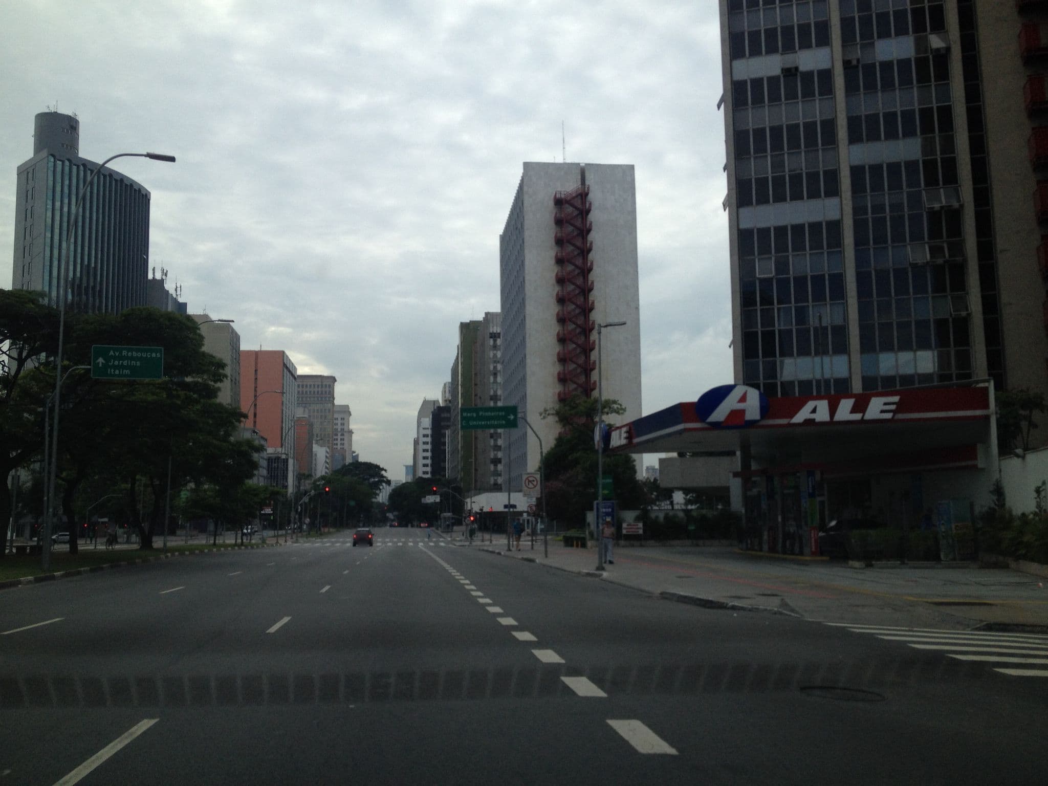 Street view near Ibis Styles, Pinheiros — © bonix_mapper (CC BY-SA · Mapillary)