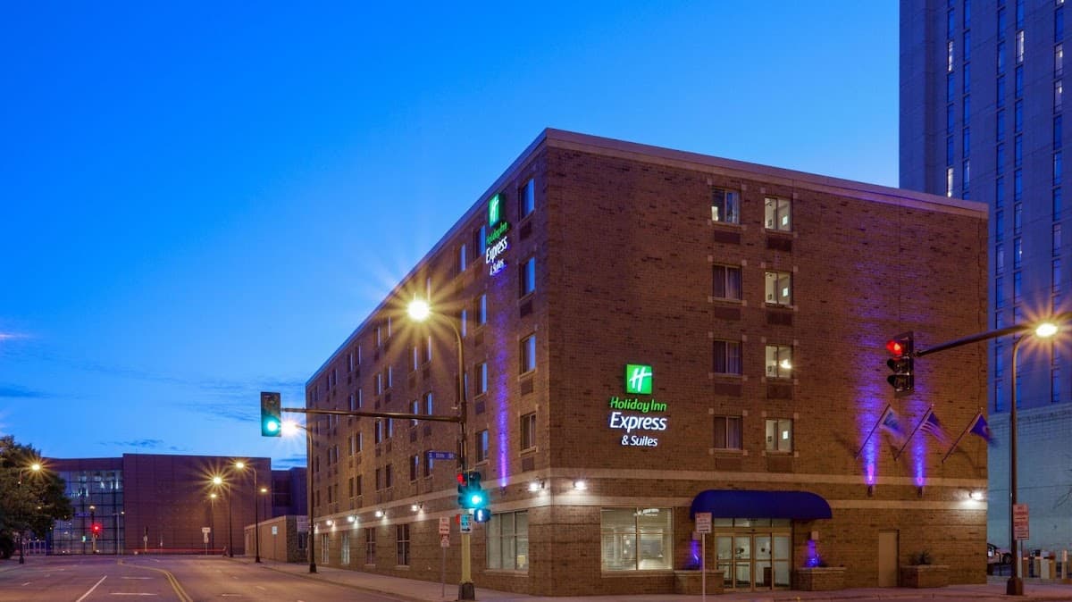 Holiday Inn Express & Suites Minneapolis-Dwtn (Conv Ctr) by IHG, Hotel in Minneapolis