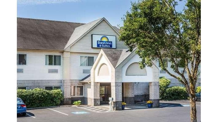 Days Inn & Suites by Wyndham Vancouver, Hotel in Orchards