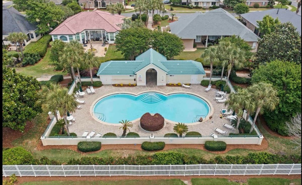 Ratiu Beach House White Sand Destin Miramar Beach, Hotel in Miramar Beach