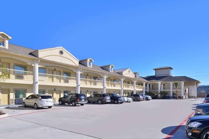 Americas Best Value Inn & Suites Houston at Hwy 6 & Westpark, Hotel in Mission Bend