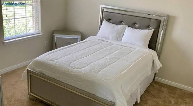 JQ Cozy Stay with available Parking near NRG Stadium - Entire Place, Hotel in Missouri City
