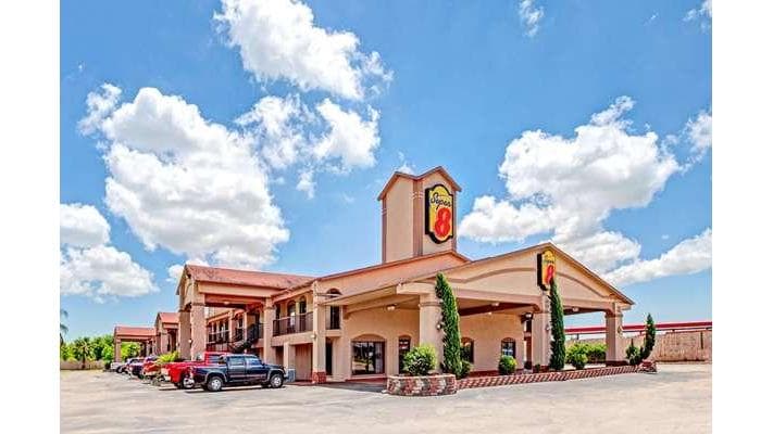 Super 8 by Wyndham Mont Belvieu/Baytown East, Hotel in Mont Belvieu