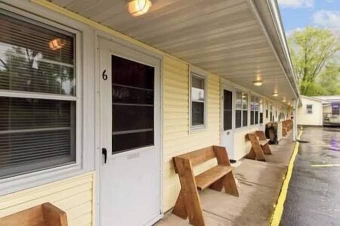 Room 1, Kozy Rest Motel, Motel in Montello