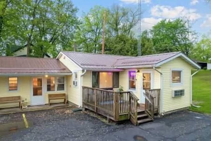 Room 2, Kozy Rest Motel, Motel in Montello