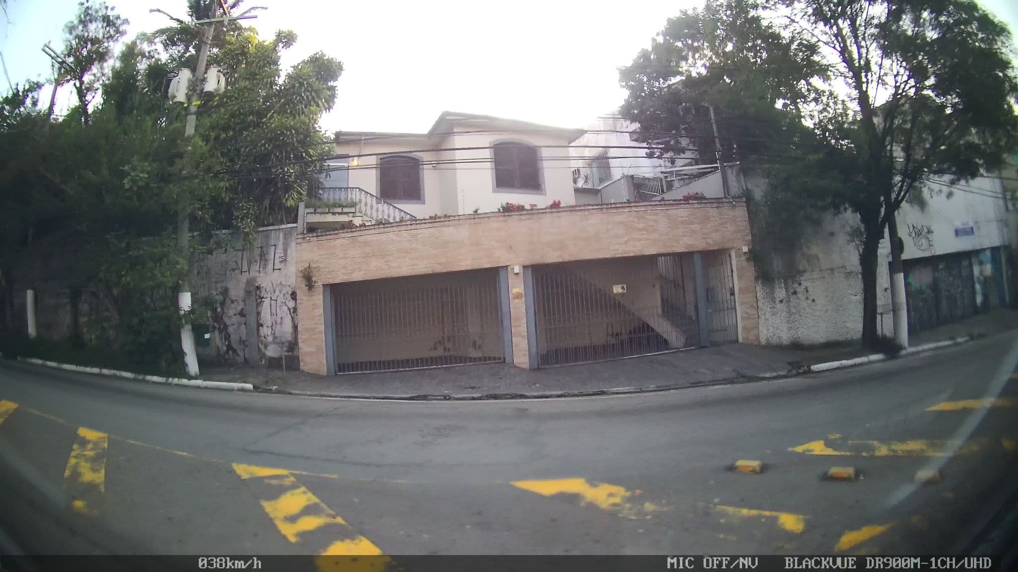 Street view near UP Whiteblack hostel, Perdizes — © kaart_2 (CC BY-SA · Mapillary)
