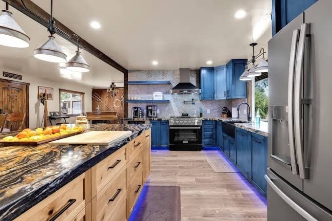 Peaceful paradise awaits- Plenty of space for family, friends, or a retreat!, Holiday Home in Morongo Valley