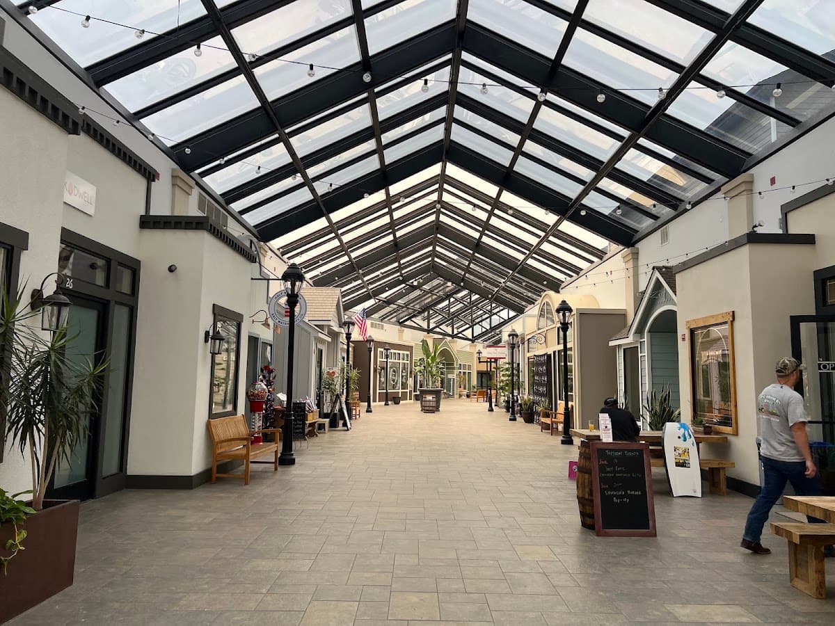 Shoppes at Harbor Village, Hotel in El Granada