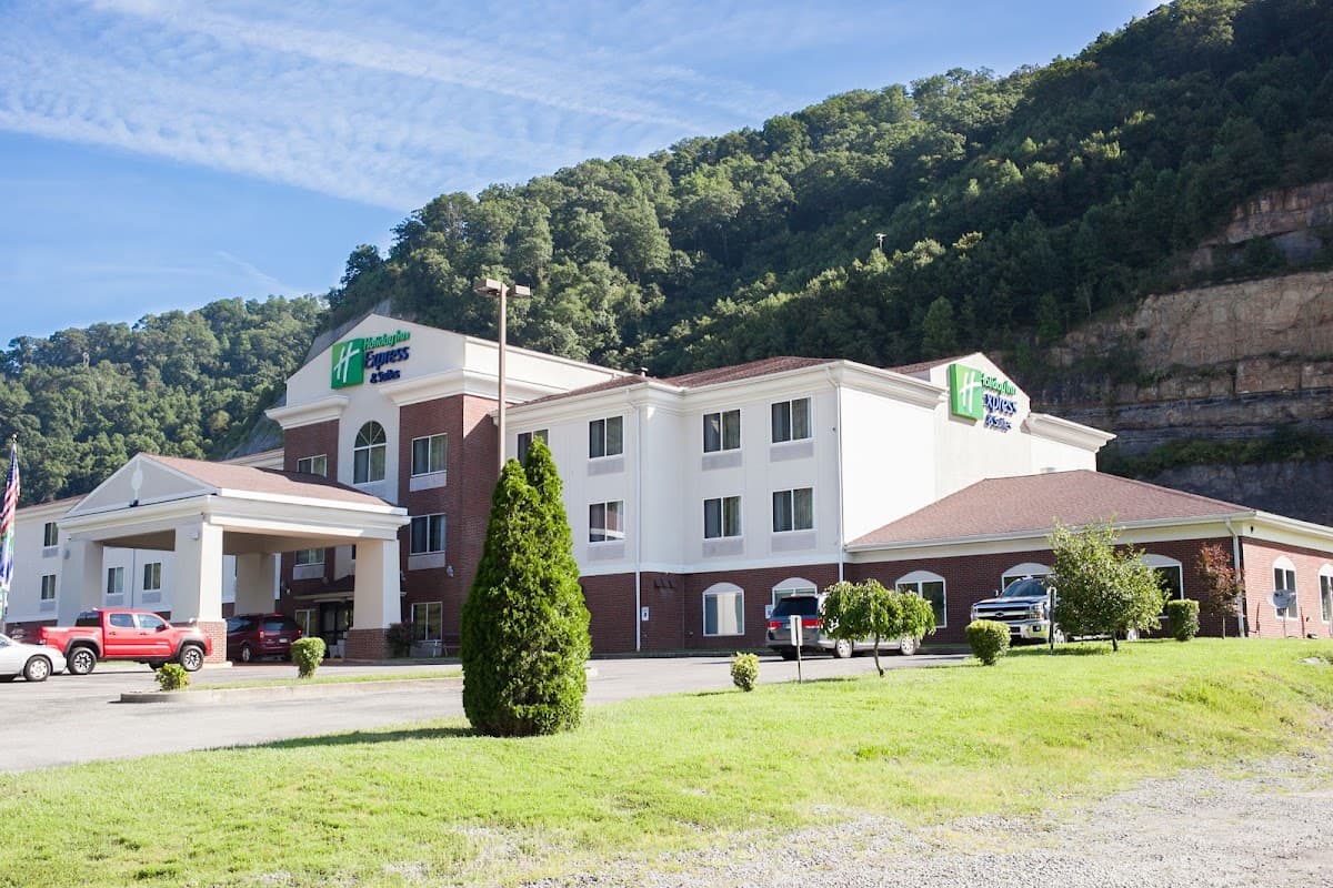 Holiday Inn Express & Suites Logan by IHG, Hotel in Mount Gay-Shamrock