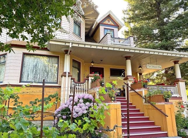 Merlot Cabernet House, an Old World Inn, Bed & Breakfast in Napa