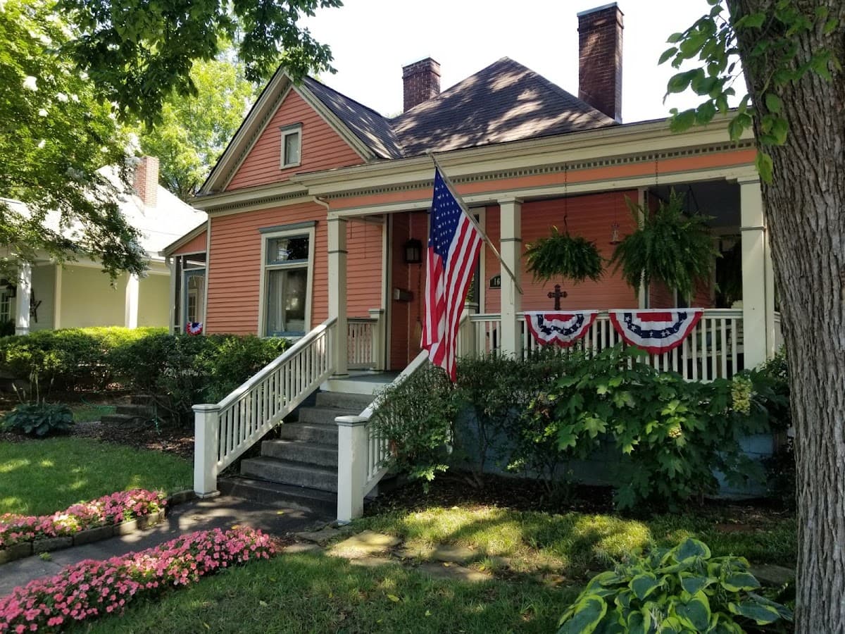 Tom and Mary's Airbnb, Bed & Breakfast in Nashville