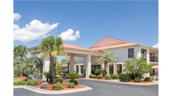 Days Inn & Suites by Wyndham Navarre - near Beaches/Hurlburt, Hotel in Navarre