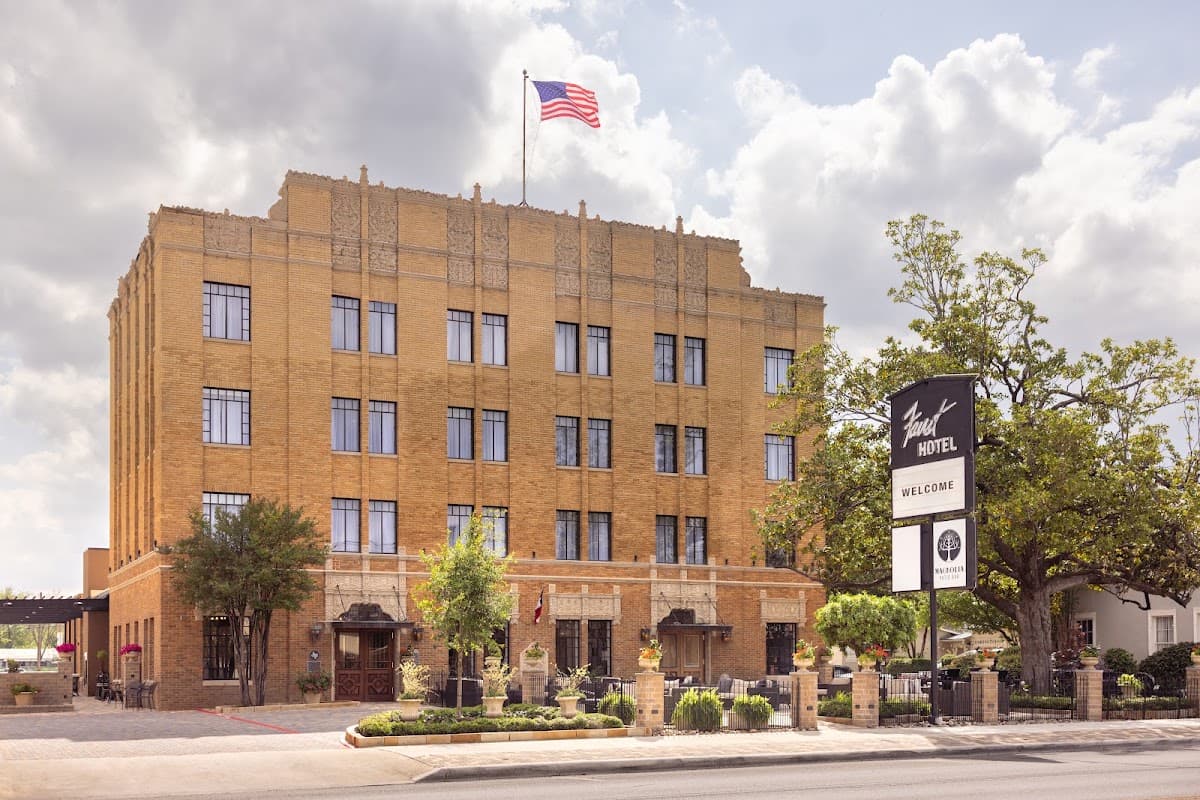 The Faust Hotel, Hotel in New Braunfels