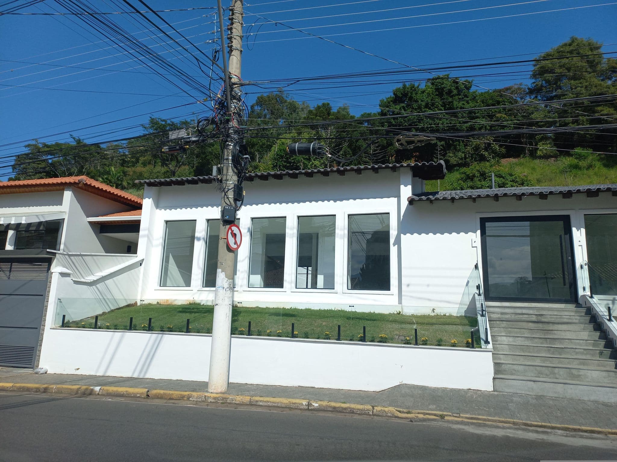 Street view near Hotel Coroados, Itajubá — © and_eng (CC BY-SA · Mapillary)