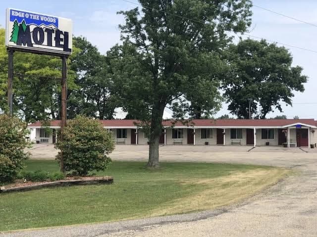 Edge O' the Woods Motel, Motel in New Lisbon