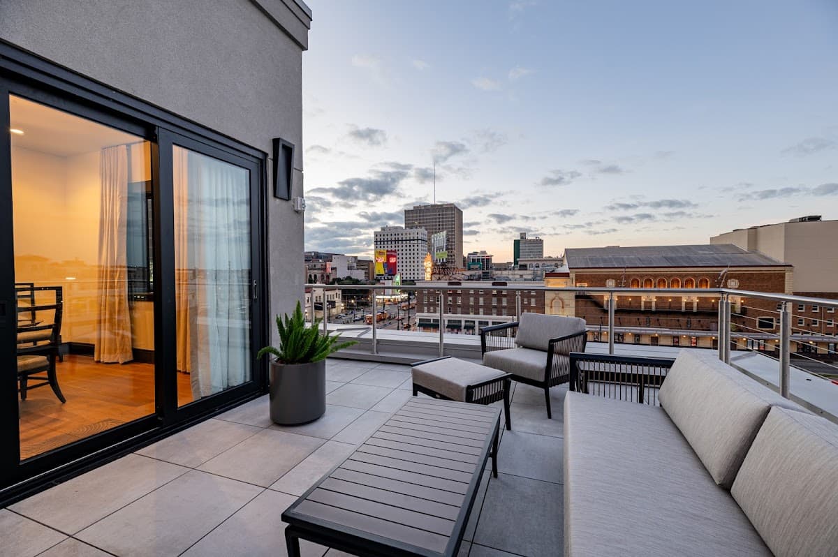 The Mayfair Hotel, Hotel in New Orleans