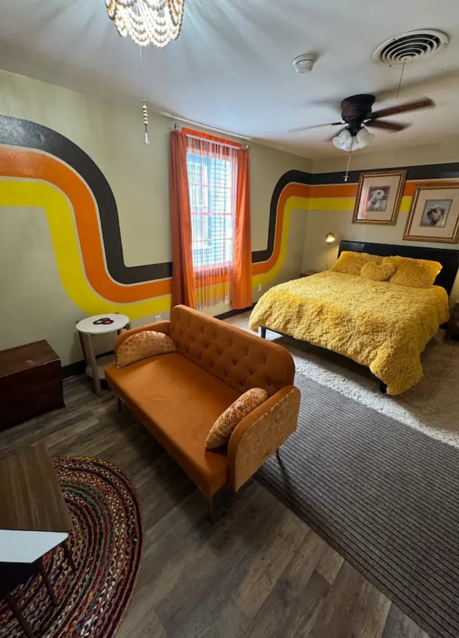 Hard Sell Hotel, Hostel in New Orleans