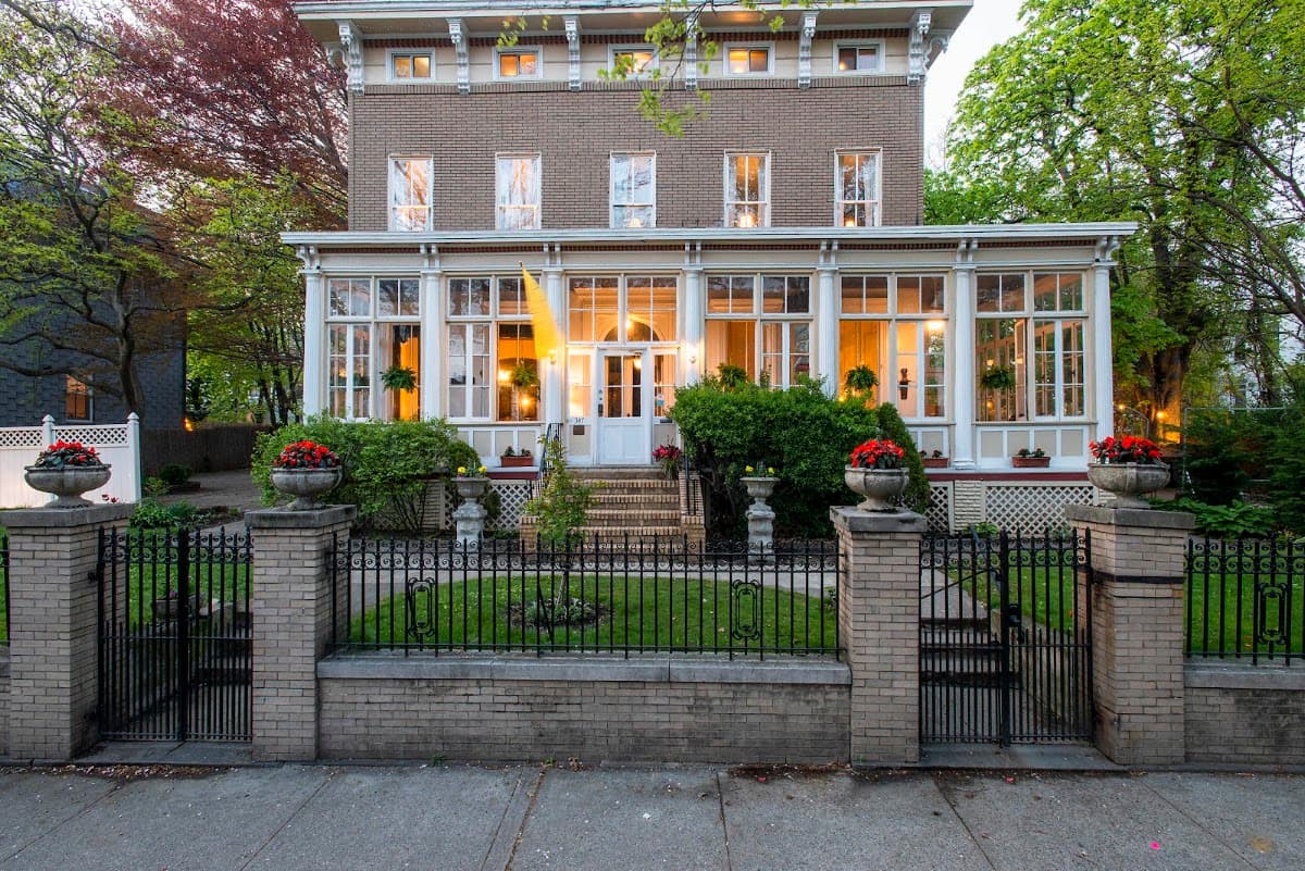 Akwaaba Mansion, Bed & Breakfast in Bushwick