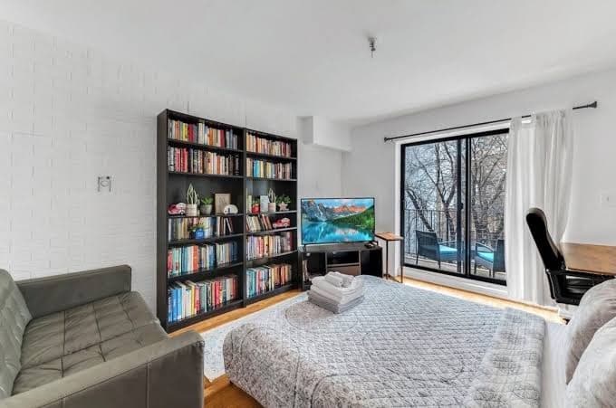 Upper East Side Furnished Studio with Balcony, Hotel in Astoria