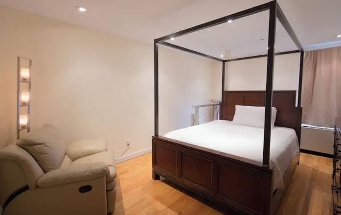 Comfortable 1 bedroom and 1.5 bath duplex apartment with terrace!, Hotel in Manhattan