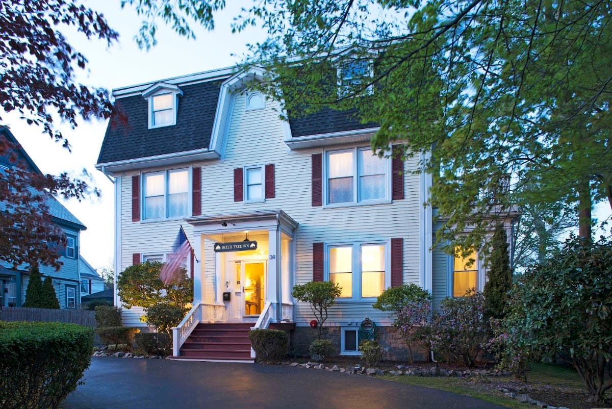Beech Tree Inn and Cottage, Hotel in Newport