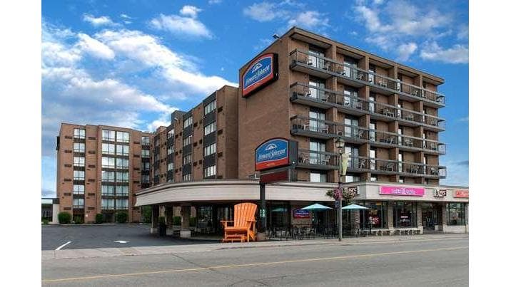 Howard Johnson Plaza Hotel by Wyndham by the Falls / Niagara Falls, Hotel in Niagara Falls