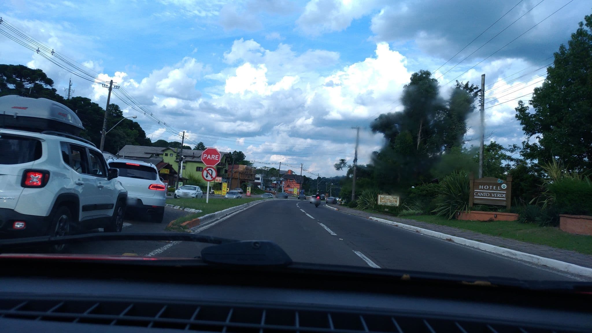 Street view near Hotel Canto Verde, Gramado — © viniciusgrassi (CC BY-SA · Mapillary)