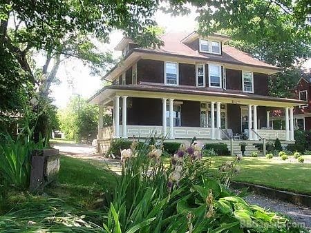 Lion's Head Bed & Breakfast, Hotel in Niagara Falls