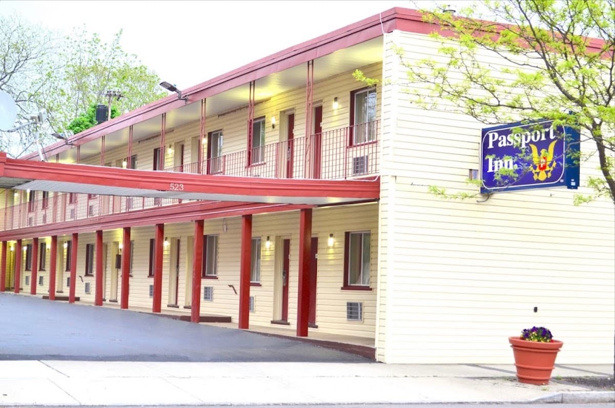 Passport Inn- By The Falls NY, Motel in Niagara Falls
