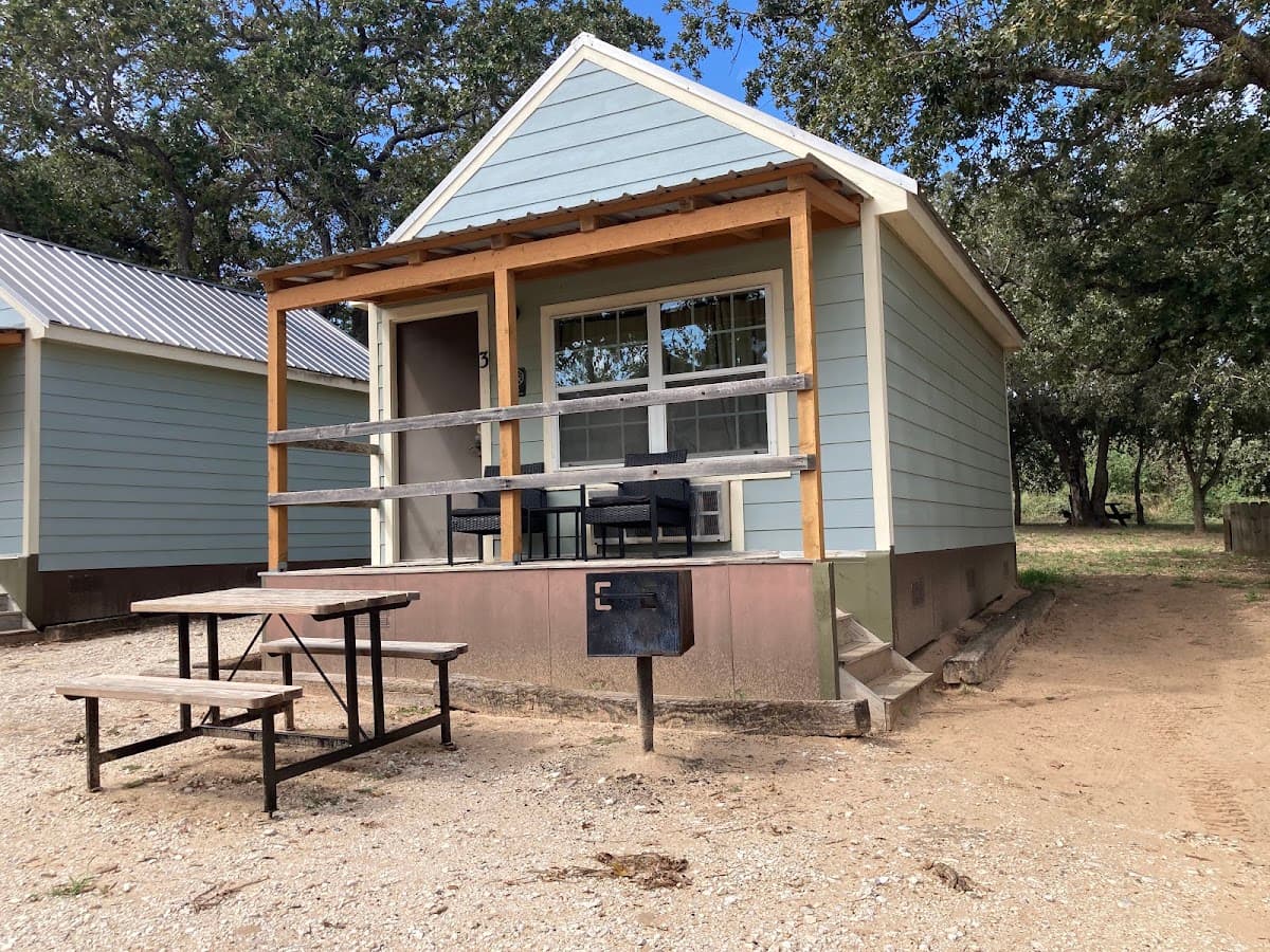 All Tucked Inn Cabins, Hotel in Nixon